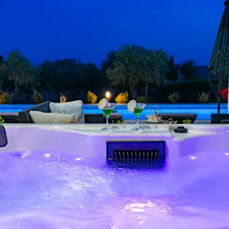 Villa Lorema-Pet Friendly On 5000 Sqm Garden,Pool, Jacuzzi, Billiard&Ps5 Sveti Filip i Jakov Exteriör bild