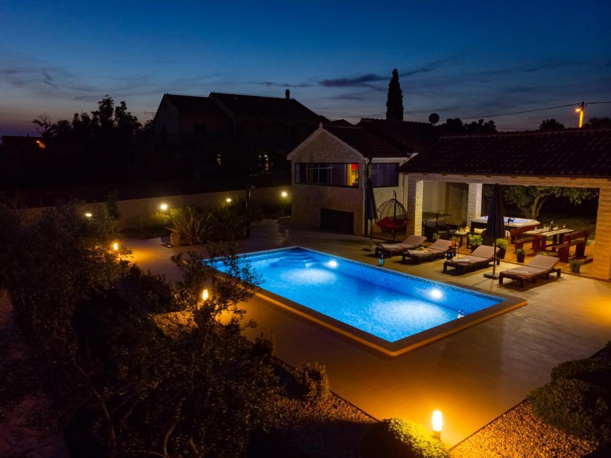 Villa Lorema-Pet Friendly On 5000 Sqm Garden,Pool, Jacuzzi, Billiard&Ps5 Sveti Filip i Jakov Exteriör bild