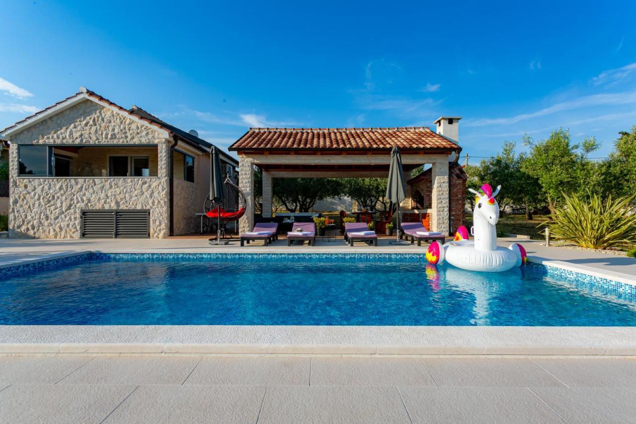 Villa Lorema-Pet Friendly On 5000 Sqm Garden,Pool, Jacuzzi, Billiard&Ps5 Sveti Filip i Jakov Exteriör bild