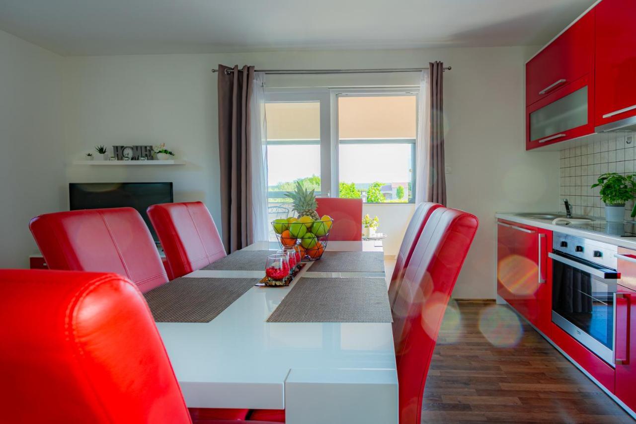 Villa Lorema-Pet Friendly On 5000 Sqm Garden,Pool, Jacuzzi, Billiard&Ps5 Sveti Filip i Jakov Exteriör bild