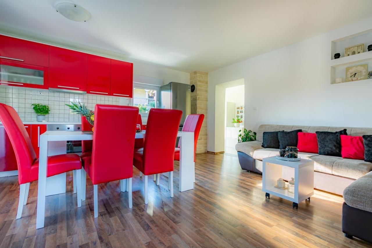 Villa Lorema-Pet Friendly On 5000 Sqm Garden,Pool, Jacuzzi, Billiard&Ps5 Sveti Filip i Jakov Exteriör bild