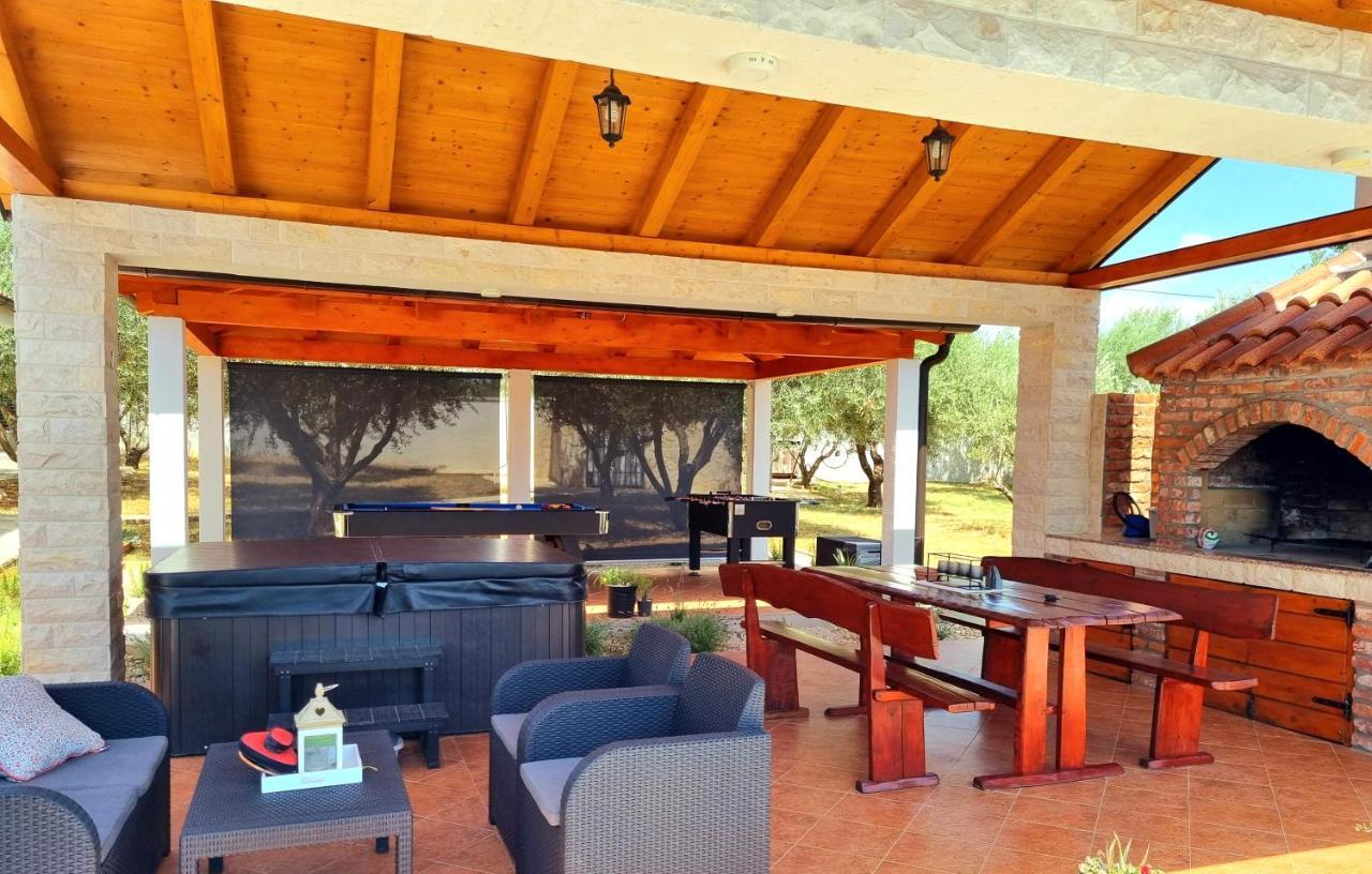 Villa Lorema-Pet Friendly On 5000 Sqm Garden,Pool, Jacuzzi, Billiard&Ps5 Sveti Filip i Jakov Exteriör bild